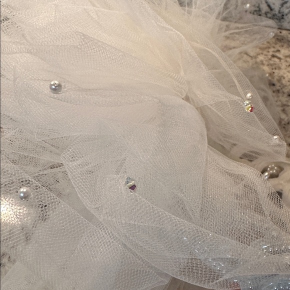 Vintage ivory Beaded tiara/veil - Picture 5 of 10